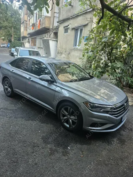 Volkswagen Jetta 2019 — photo 2