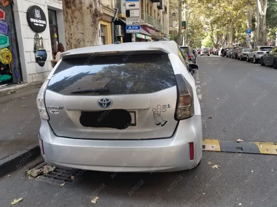 Toyota Prius V