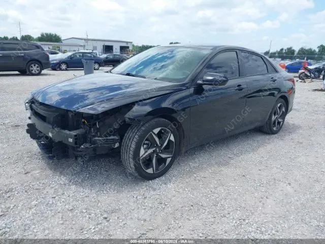 Hyundai Elantra 2023 — photo 2