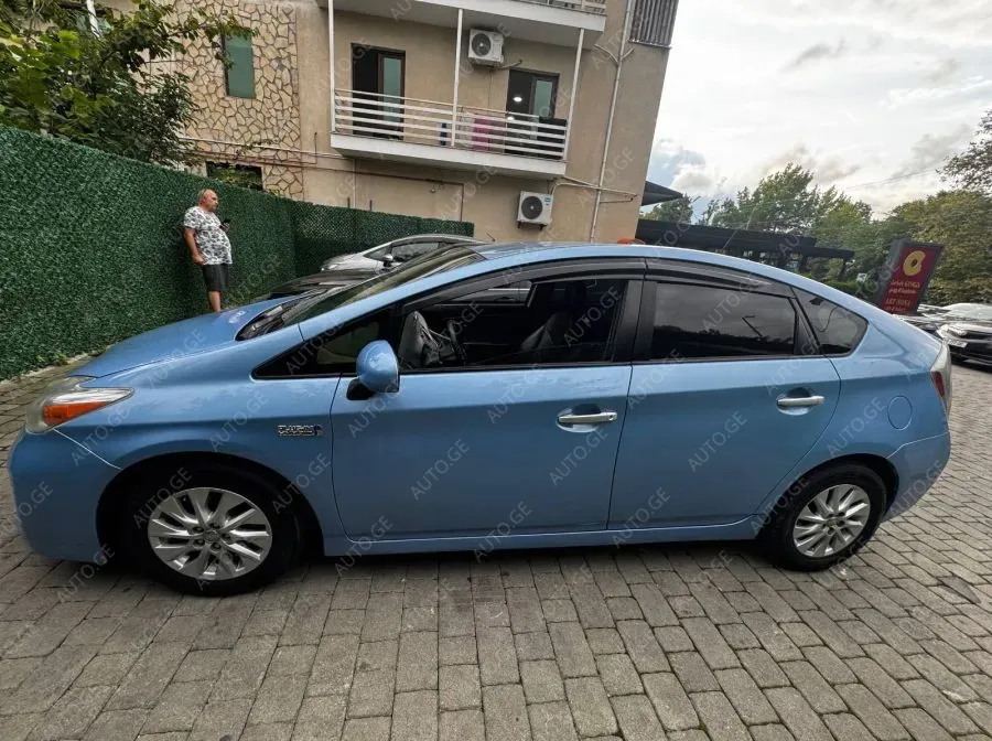 Toyota Prius Prime 2012 — photo 2