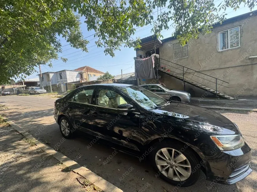 Volkswagen Jetta 2015 — photo 2