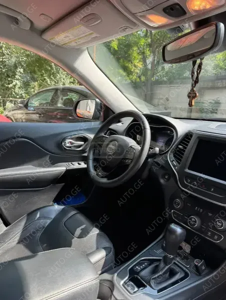 Jeep Cherokee 2024 — photo 2