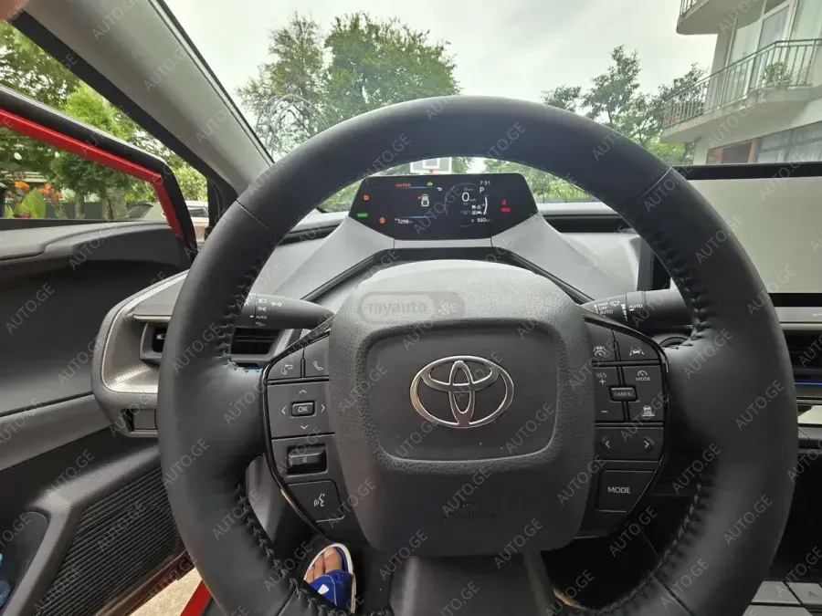 Toyota Prius 2025 — photo 2