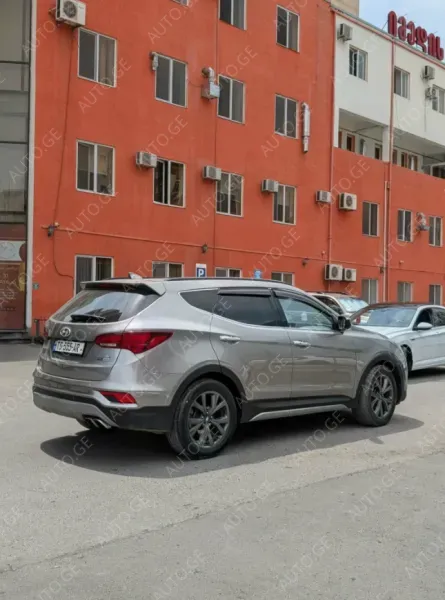 Hyundai Santa Fe 2018 — photo 2