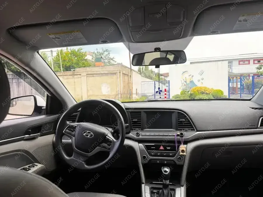 Hyundai Elantra 2017 — photo 2