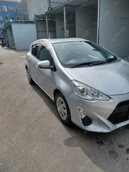 Toyota Aqua 2015 — photo 2