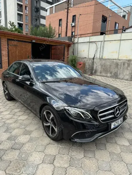 Mercedes-Benz E-250E 2020 — photo 2