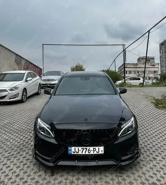 Mercedes-Benz C-300-Merc 2017 — photo 2