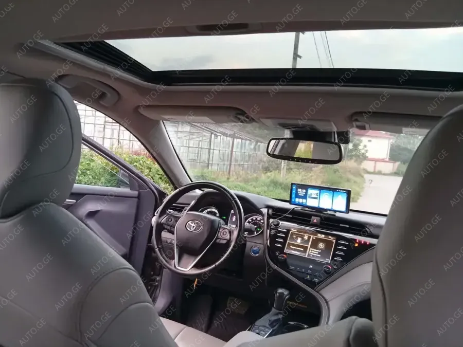 Toyota Camry 2020 — photo 2