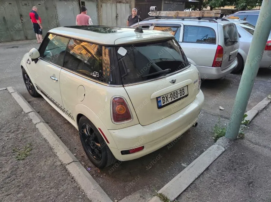 Mini Cooper 2010 — photo 2