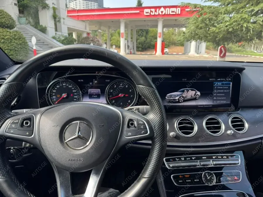 Mercedes-Benz E-300C 2017 — photo 2
