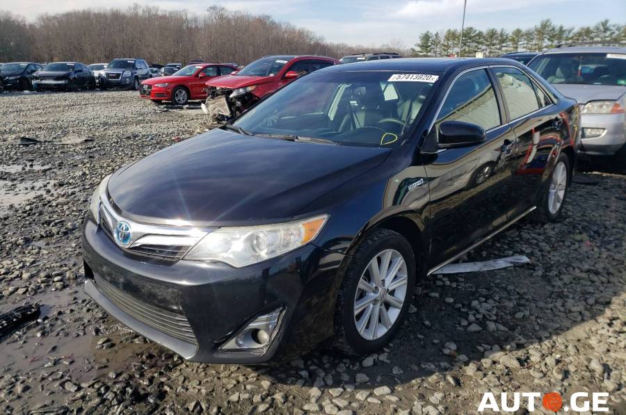 Toyota Camry 2013 — photo 2