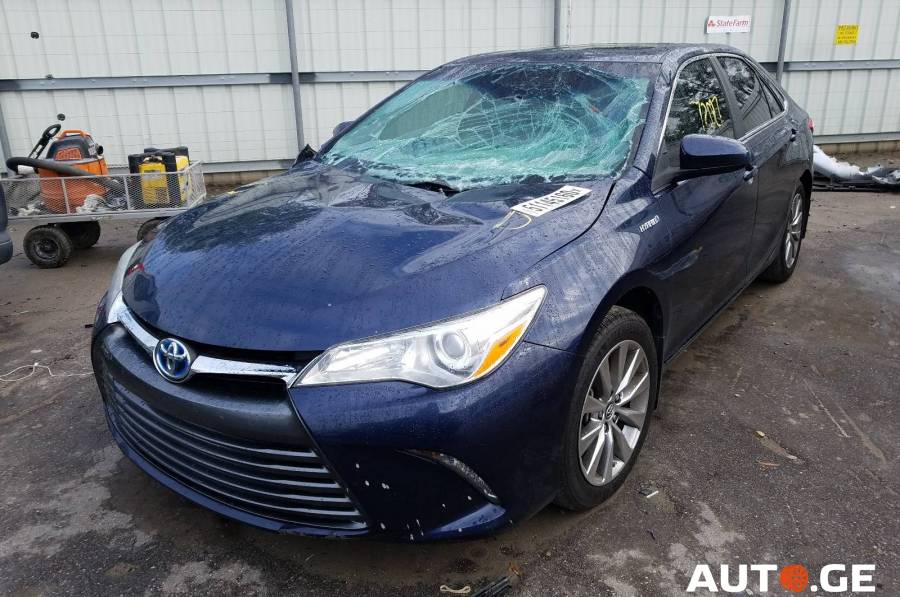 Toyota Camry 2016 — photo 2