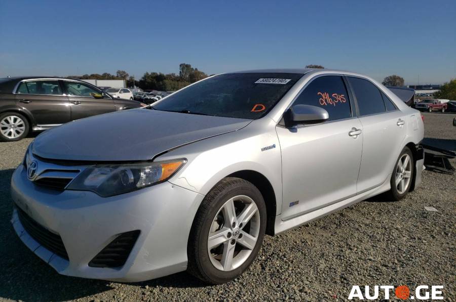 Toyota Camry 2014 — photo 2