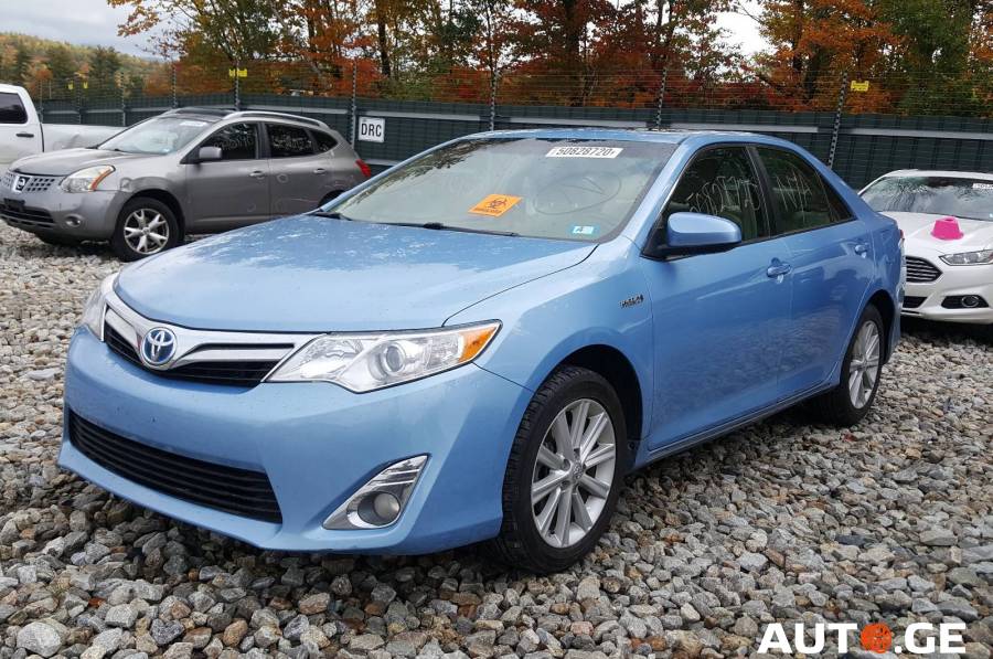 Toyota Camry 2013 — photo 2