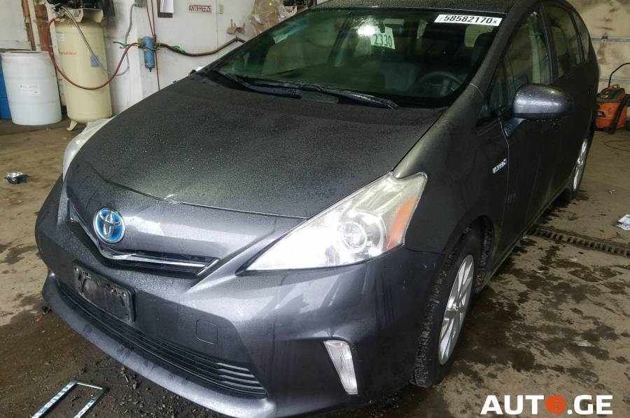 Toyota Prius 2012 — photo 2