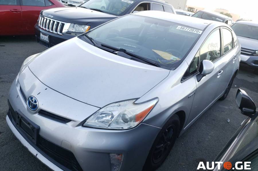 Toyota Prius 2014 — photo 2