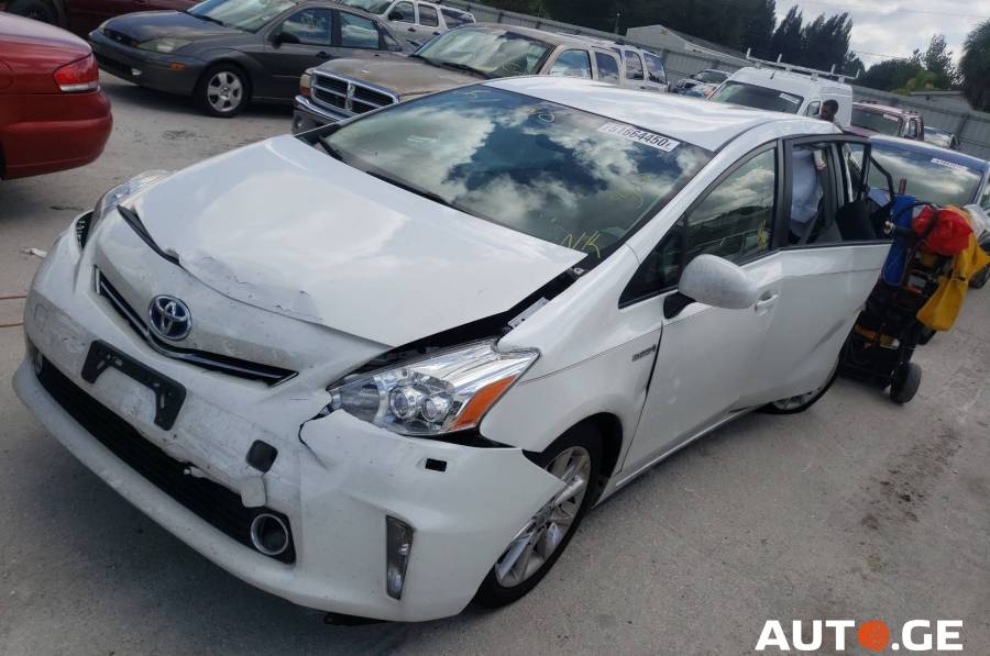 Toyota Prius 2014 — photo 2