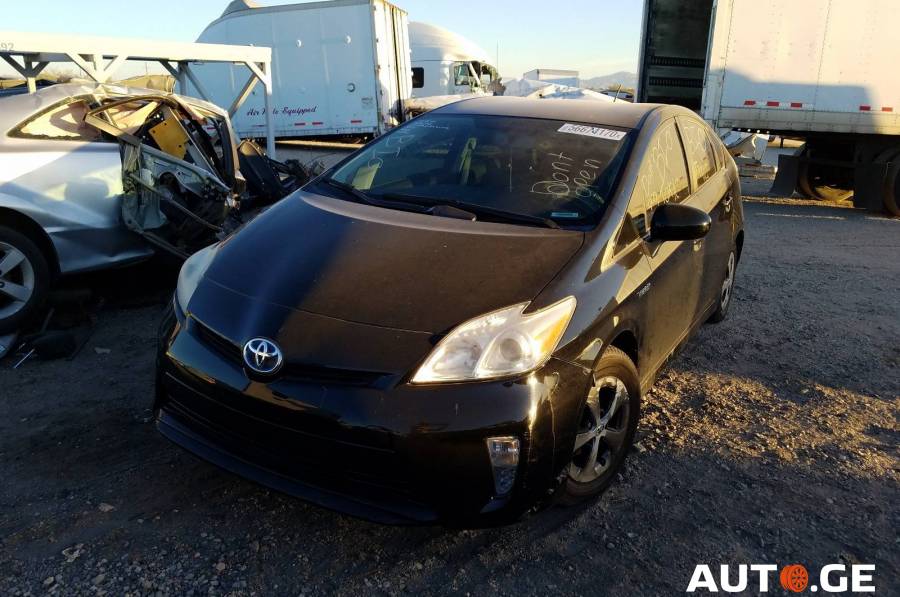 Toyota Prius 2013 — photo 2