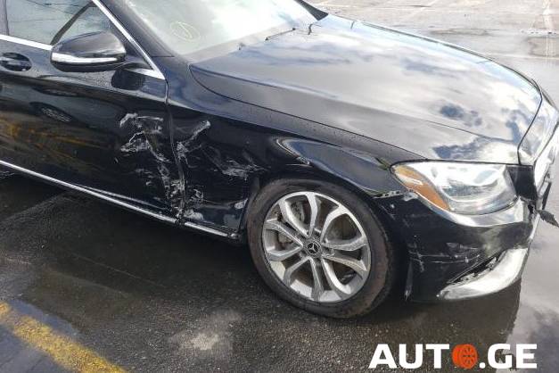 Mercedes-Benz C-300-Merc 2015 — photo 2