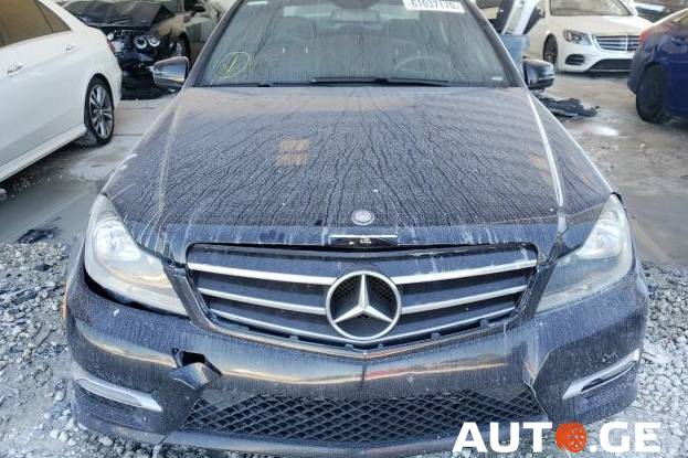 Mercedes-Benz C-300-Merc 2014 — photo 2