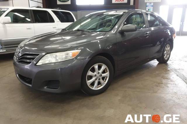 Toyota Camry 2011 — photo 2