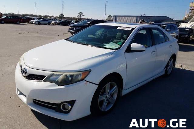 Toyota Camry 2012 — photo 2