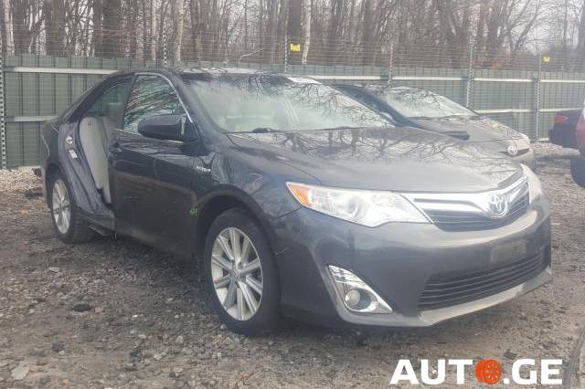 Toyota Camry 2012 — photo 2