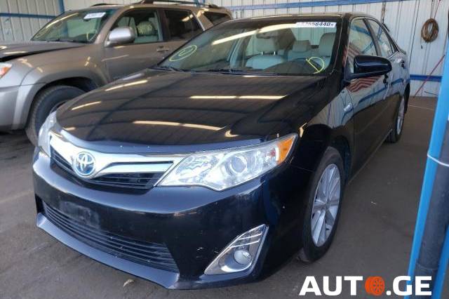 Toyota Camry 2012 — photo 2