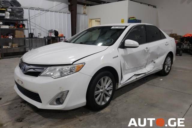 Toyota Camry 2013 — photo 2