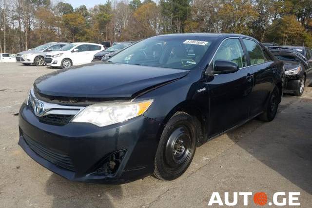 Toyota Camry 2012 — photo 2