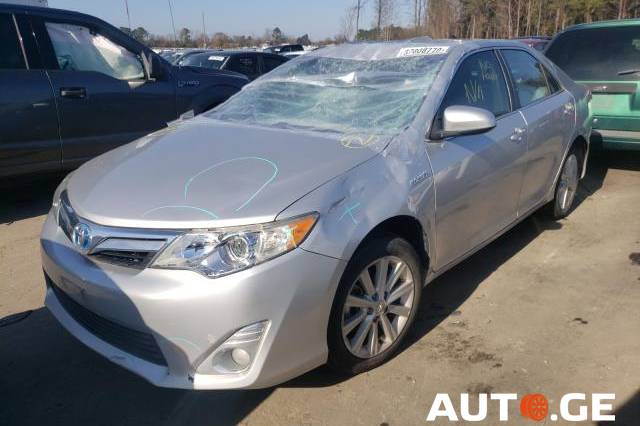 Toyota Camry 2012 — photo 2