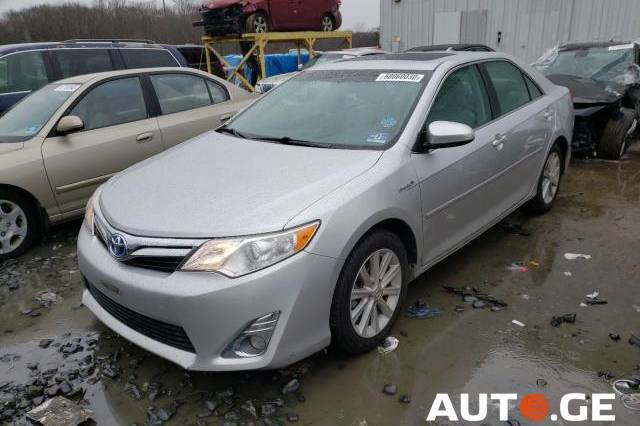 Toyota Camry 2012 — photo 2