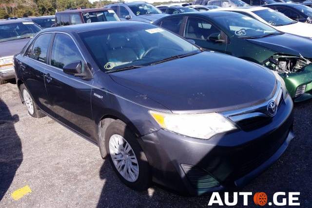 Toyota Camry 2013 — photo 2