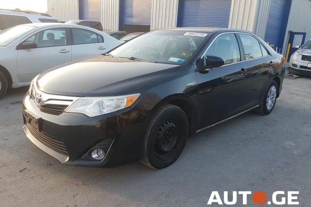 Toyota Camry 2012 — photo 2
