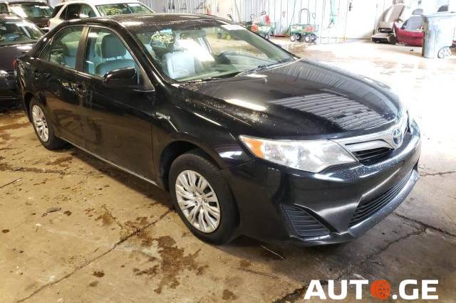 Toyota Camry 2012 — photo 2