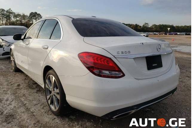 Mercedes-Benz C-300-Merc 2015 — photo 2