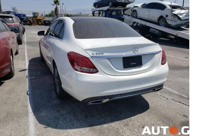Mercedes-Benz C-300-Merc 2015 — photo 2