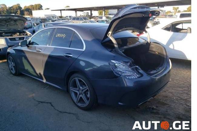 Mercedes-Benz C-300-Merc 2015 — photo 2
