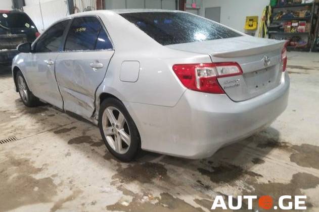 Toyota Camry 2012 — photo 2