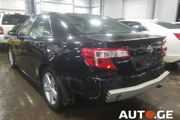 Toyota Camry 2012 — photo 2