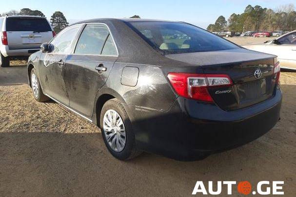Toyota Camry 2014 — photo 2