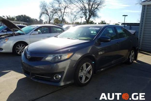 Toyota Camry 2012 — photo 2