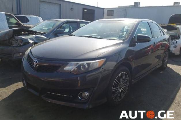 Toyota Camry 2012 — photo 2