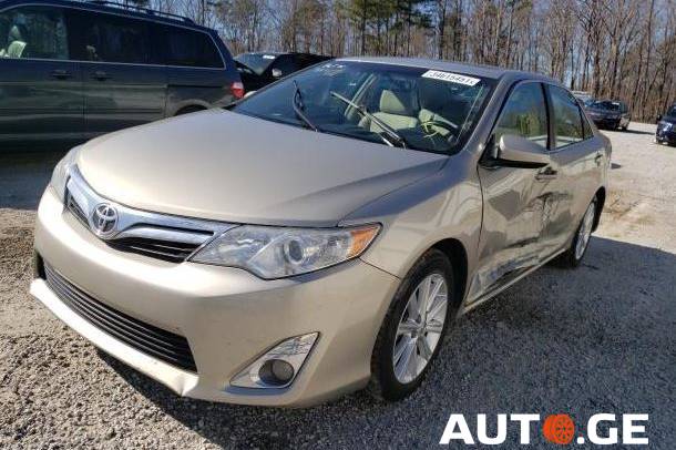 Toyota Camry 2014 — photo 2