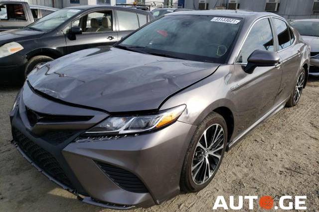 Toyota Camry 2020 — photo 2