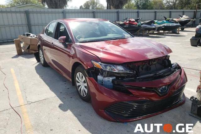 Toyota Camry 2020 — photo 2