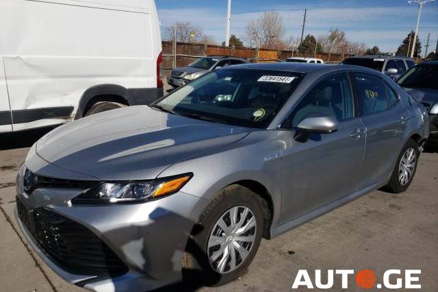 Toyota Camry 2020 — photo 2