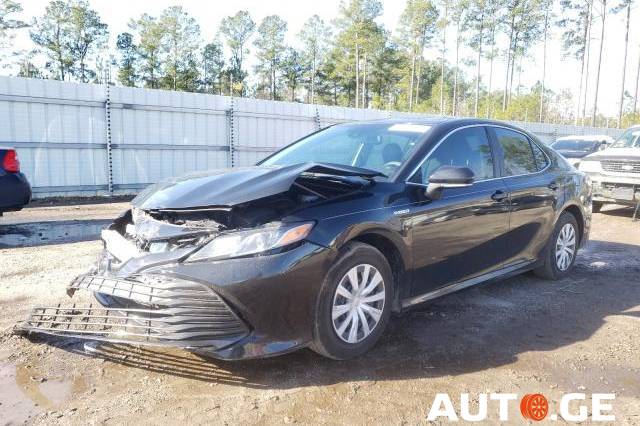 Toyota Camry 2019 — photo 2