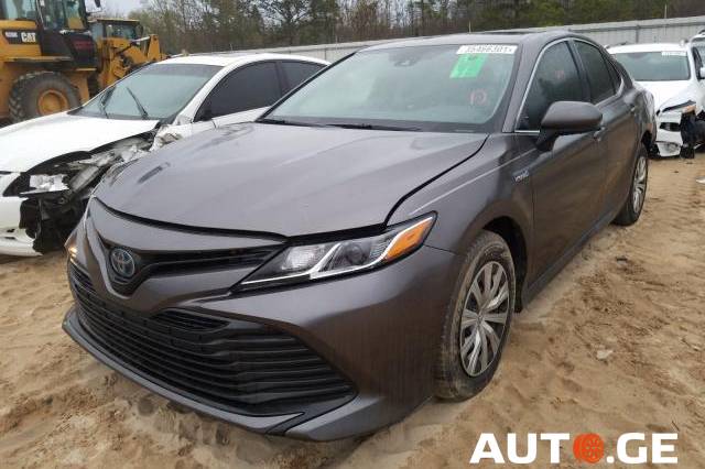 Toyota Camry 2019 — photo 2